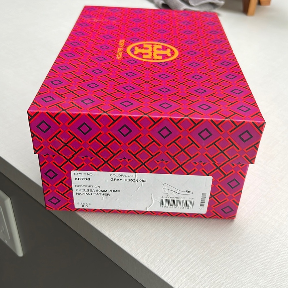 Tory Burch Chelsea 50 mm pump Napa leather in gray 8.5